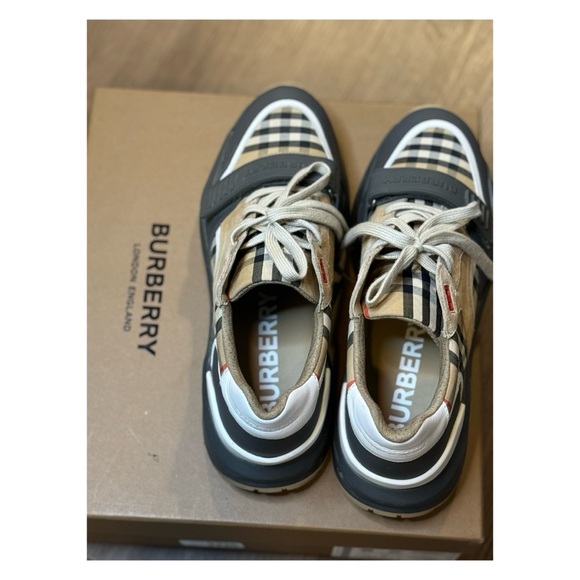 Authentic Burberry men’s size 13 sneaker. - Picture 3 of 5